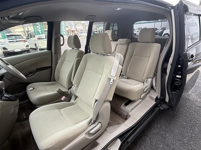 Toyota ISIS 2013 7732590-6