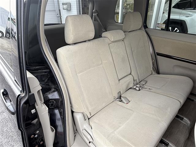 Toyota ISIS 2013 7732590-9