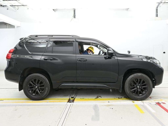 Toyota LAND CRUISER PRADO 2022 7741938-3