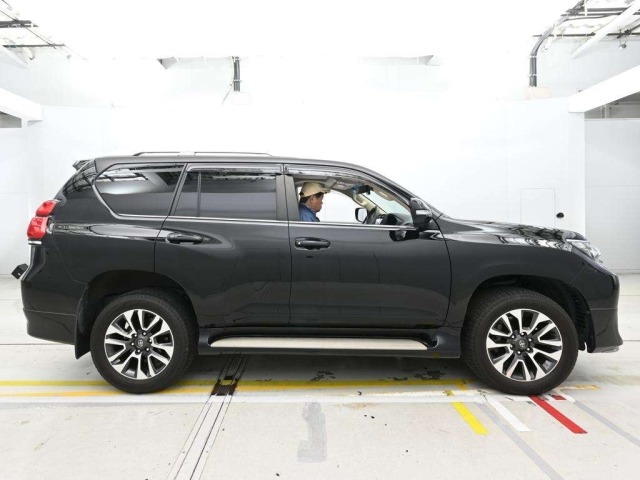 Toyota LAND CRUISER PRADO 2023 7741946-3
