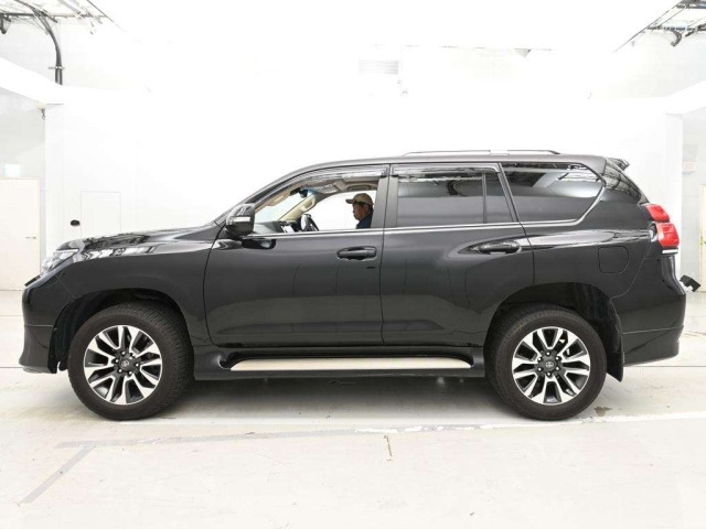 Toyota LAND CRUISER PRADO 2023 7741946-4