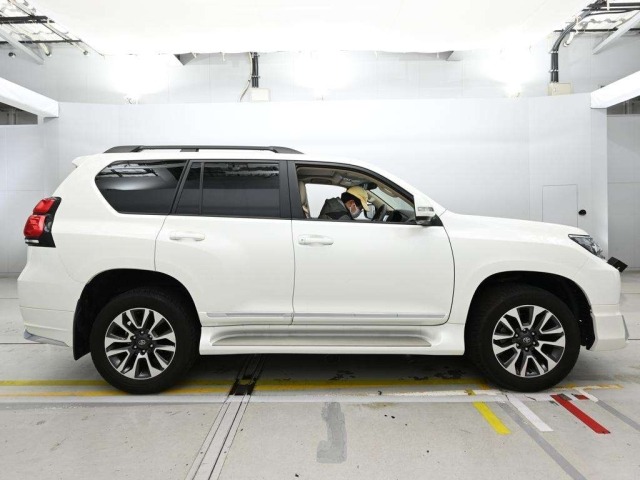 Toyota LAND CRUISER PRADO 2023 7741974-3