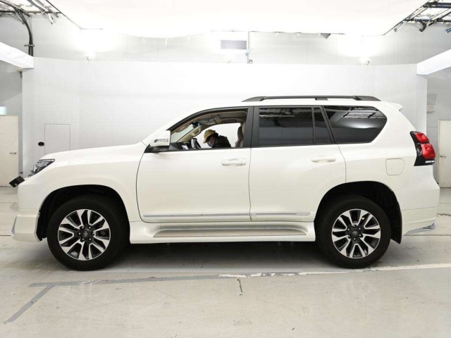 Toyota LAND CRUISER PRADO 2023 7741974-4