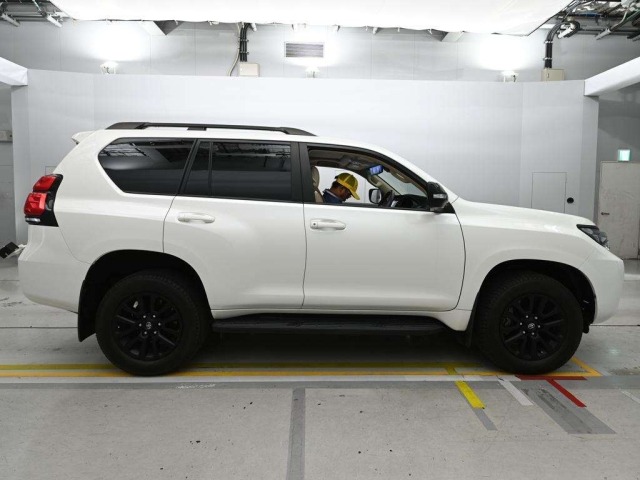 Toyota LAND CRUISER PRADO 2023 7741975-3