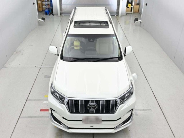 Toyota LAND CRUISER PRADO 2023 7741995-7