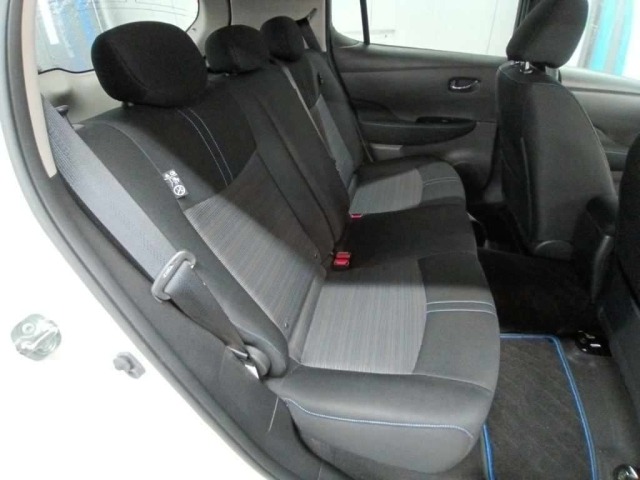 Nissan LEAF 2018 7740671-12