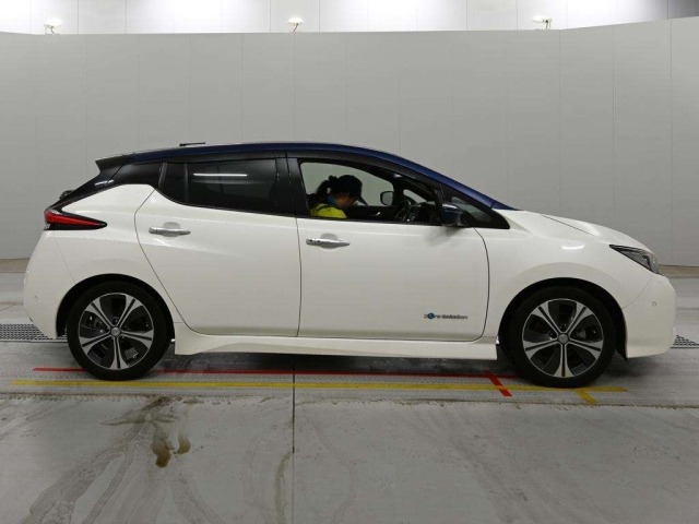 Nissan LEAF 2018 7740671-3