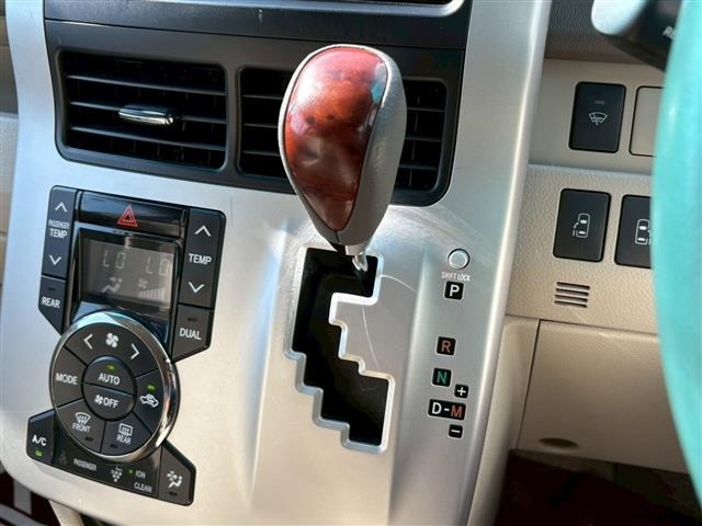 Toyota NOAH 2010 7737938-18