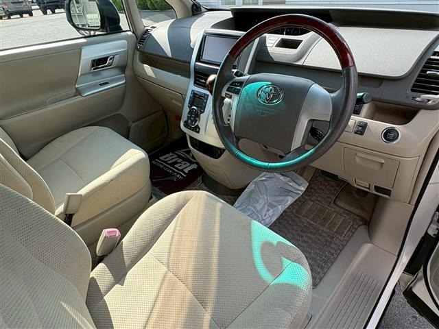 Toyota NOAH 2010 7737938-22