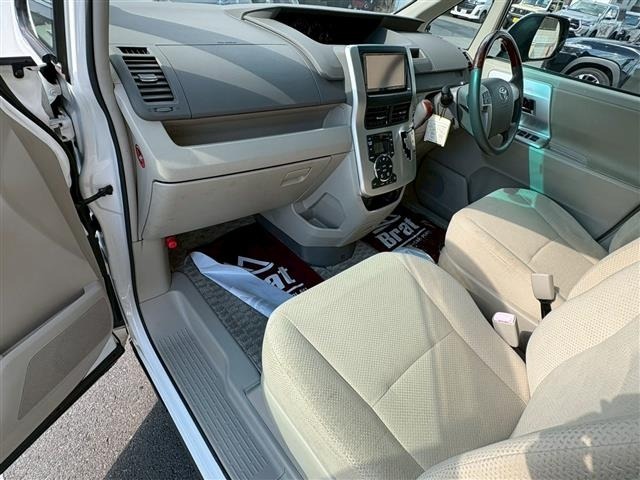 Toyota NOAH 2010 7737938-4