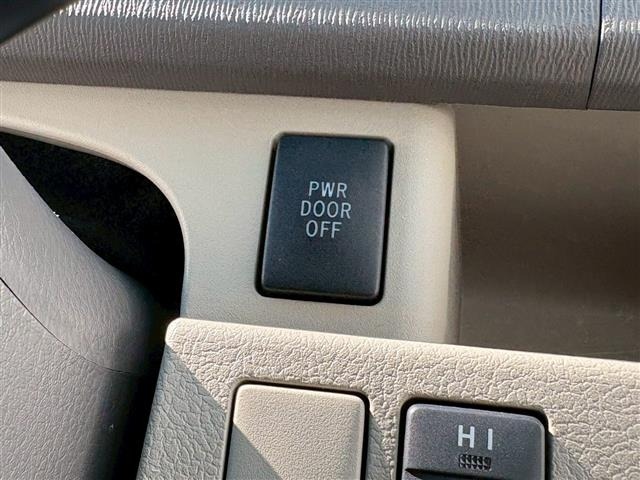 Toyota NOAH 2010 7737938-9
