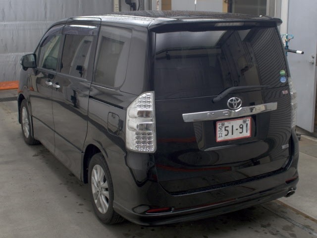 Toyota NOAH 2013 7738072-1