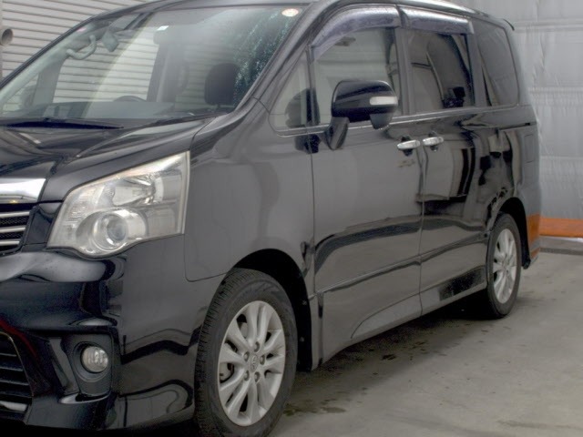 Toyota NOAH 2013 7738072-4