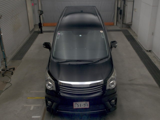 Toyota NOAH 2013 7738072-6