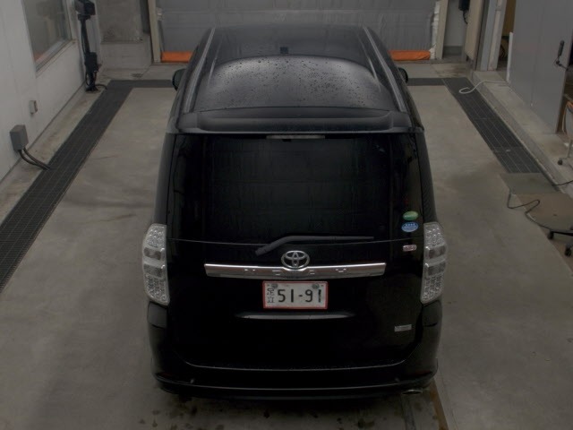 Toyota NOAH 2013 7738072-7