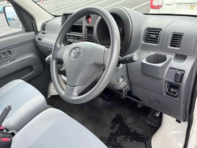 Toyota PIXIS VAN 2014 7743684-3