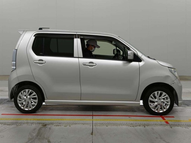 Suzuki WAGON R 2015 7741231-3