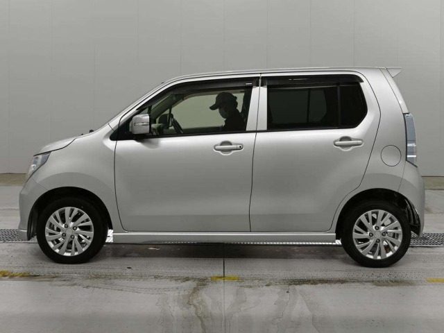 Suzuki WAGON R 2015 7741231-4