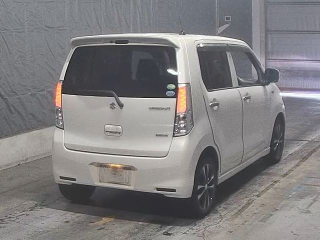 Suzuki WAGON R 2013 7741300-1