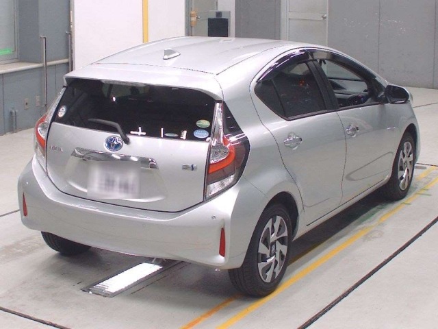 Toyota AQUA 2020 7770635-1