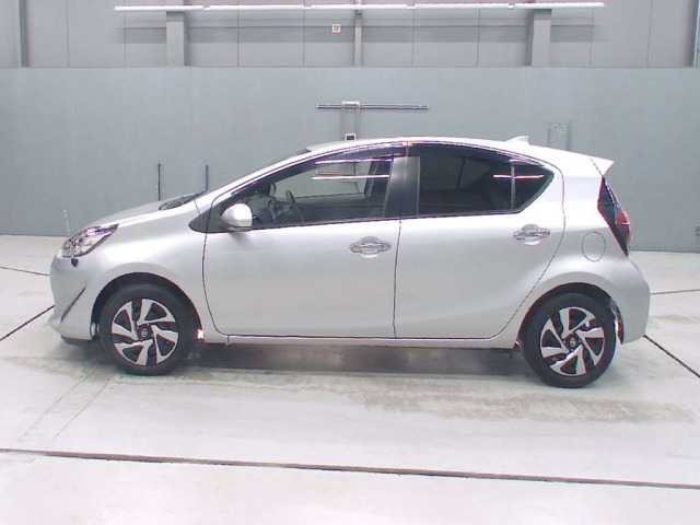 Toyota AQUA 2020 7770635-4