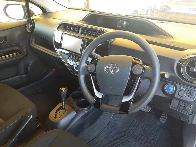 Toyota AQUA 2020 7770635-7