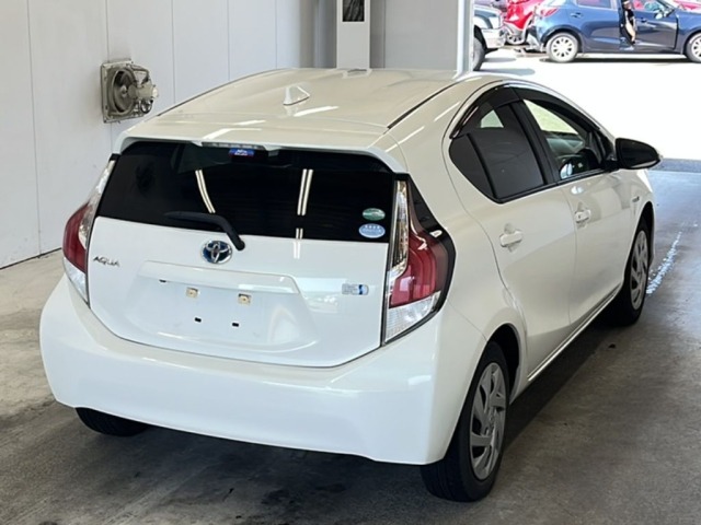 Toyota AQUA 2015 7770705-1