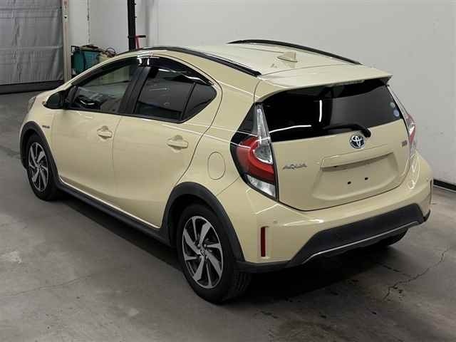 Toyota AQUA 2018 7770816-1