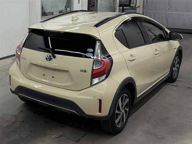 Toyota AQUA 2018 7770816-5