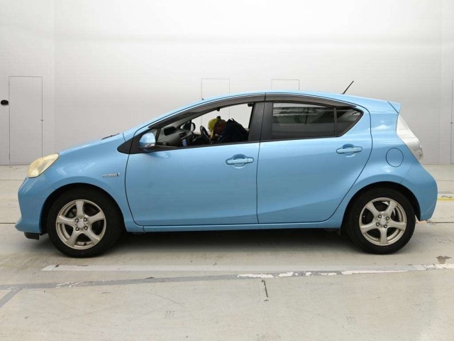 Toyota AQUA 2012 7770974-4