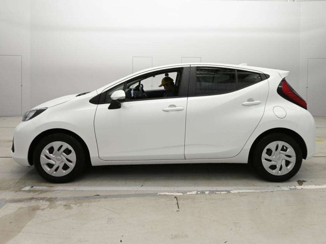 Toyota AQUA 2025 7770997-4