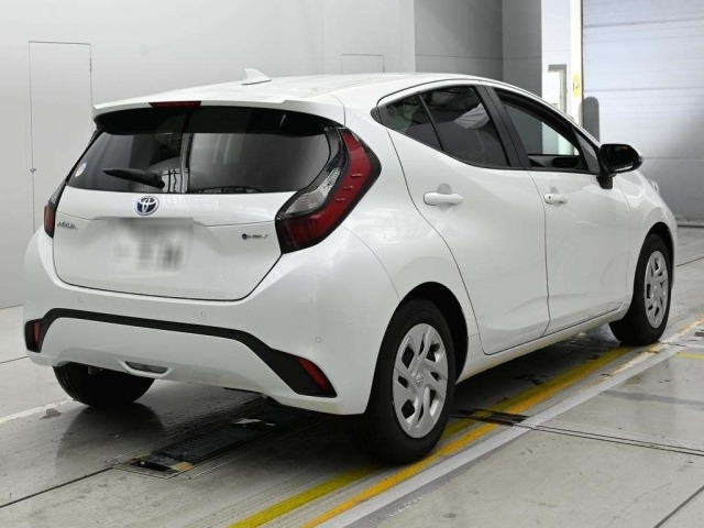 Toyota AQUA 2025 7771010-1