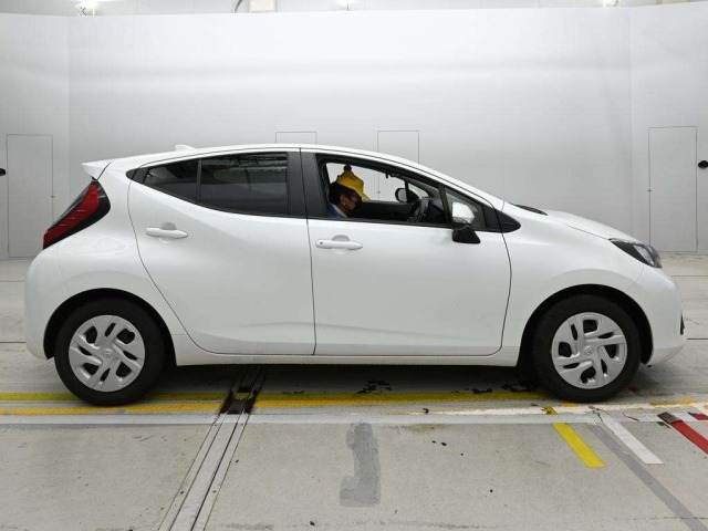 Toyota AQUA 2025 7771010-3