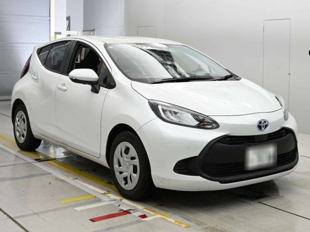 Toyota AQUA 2025 7771010-5