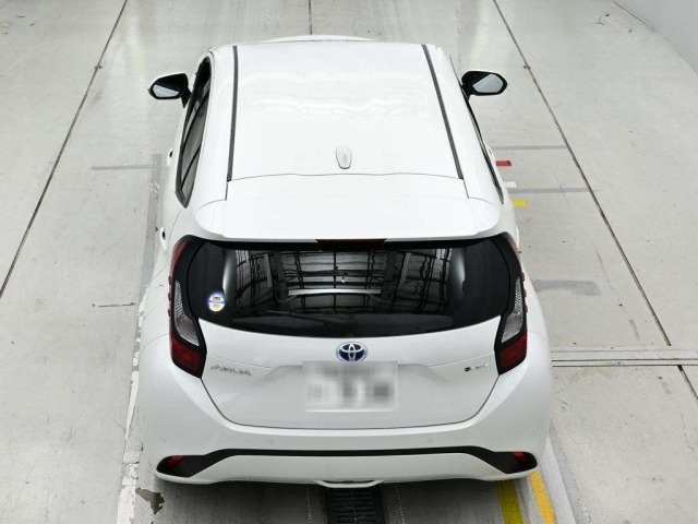 Toyota AQUA 2025 7771010-8