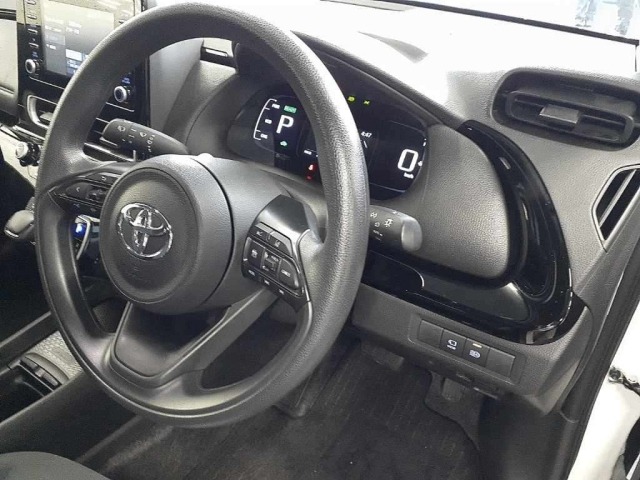 Toyota AQUA 2025 7771010-9
