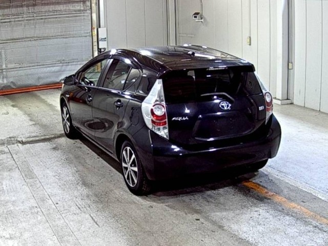 Toyota AQUA 2013 7771035-1