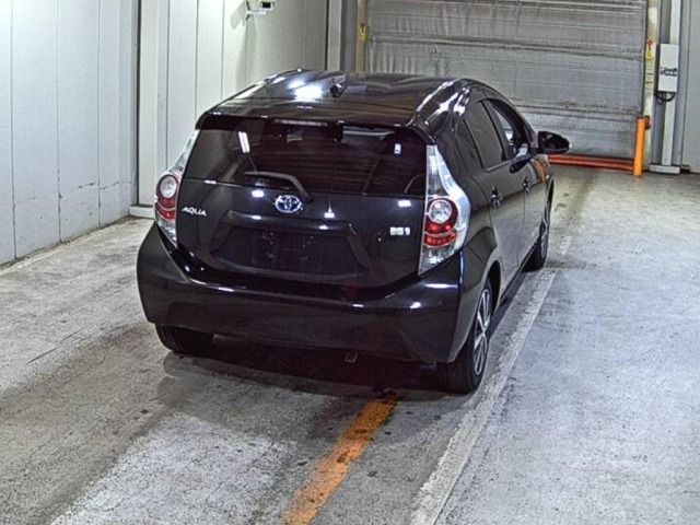Toyota AQUA 2013 7771035-5