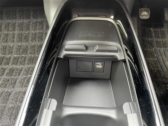Toyota AQUA 2022 7771885-8