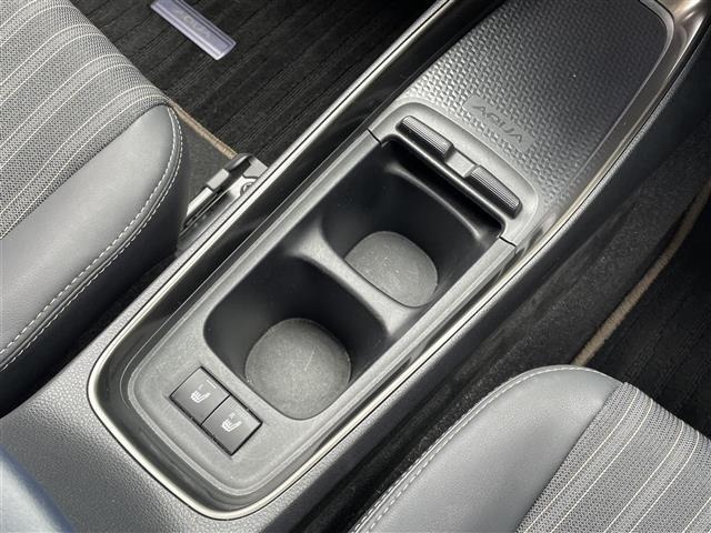 Toyota AQUA 2021 7771911-6
