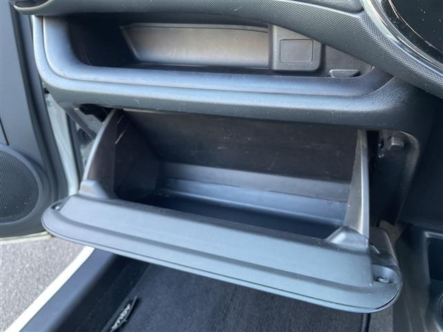 Toyota AQUA 2018 7771992-12