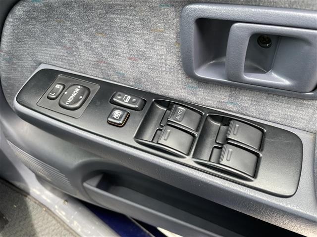 Toyota HILUX 2003 7749658-1