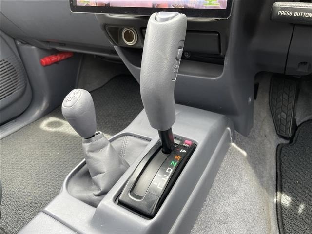 Toyota HILUX 2003 7749658-7