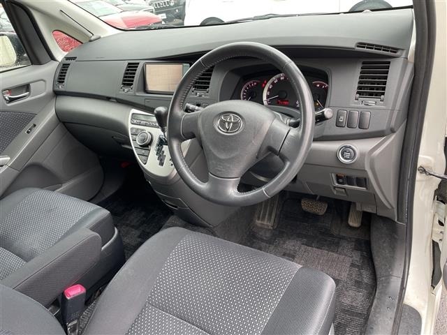 Toyota ISIS 2010 7749302-10