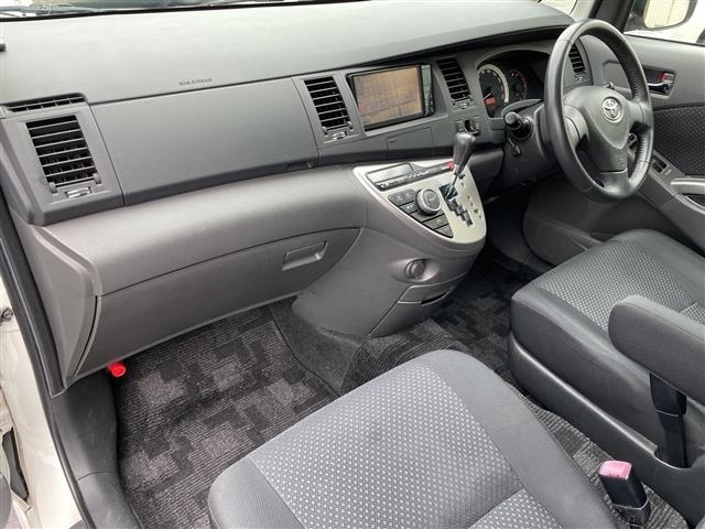 Toyota ISIS 2010 7749302-11