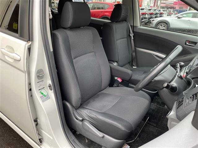 Toyota ISIS 2010 7749302-12