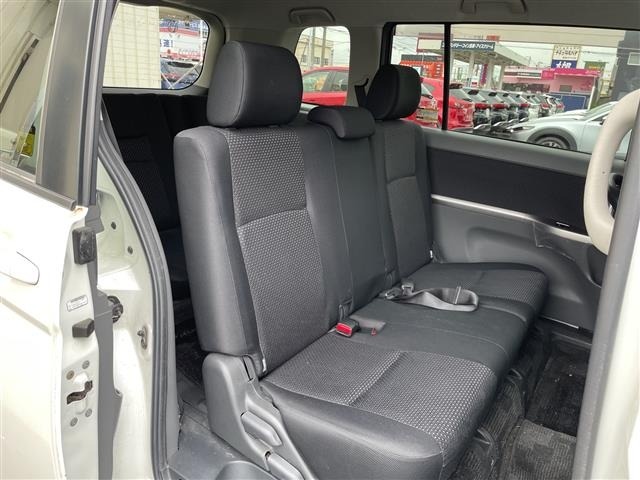 Toyota ISIS 2010 7749302-22