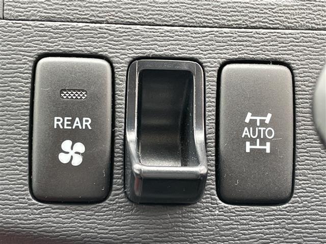 Toyota ISIS 2010 7749302-3