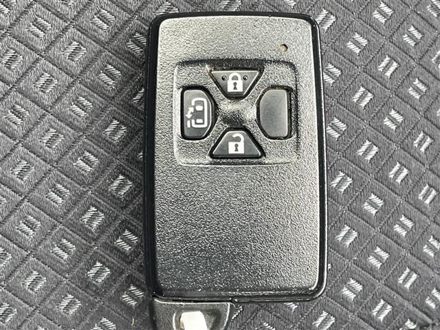 Toyota ISIS 2010 7749302-7