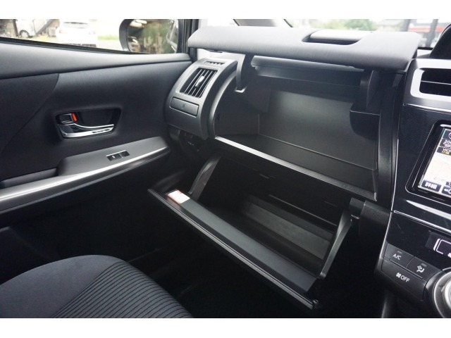 Toyota PRIUS 2014 7745305-9